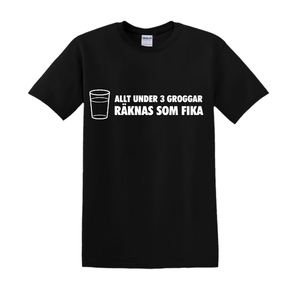 "Allt under 3 groggar är en fika" - T-Shirt med Tryck